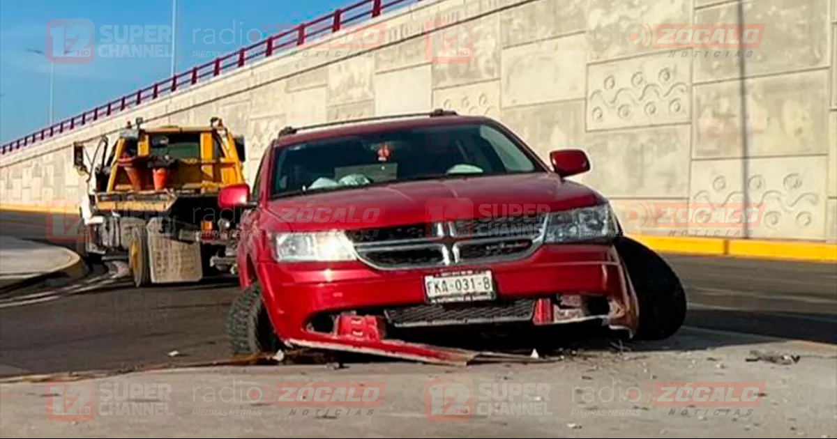 Vuelca su camioneta en la 57 y la abandona  enn Sabinas