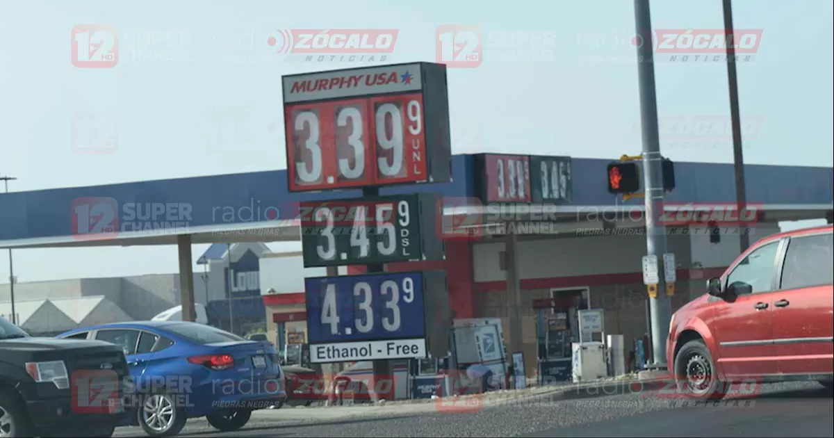 Automovilistas de Piedras Negras siguen cruzando a Eagle Pass a cargar combustible pues consideran que les rinde más que la vendida en México.