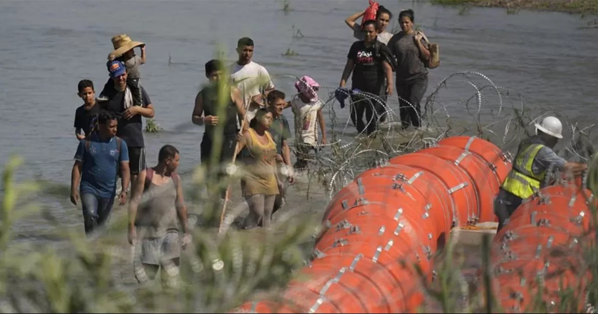 Boyas y alambradas en Río Bravo es una violación a la soberanía de México: AMLO