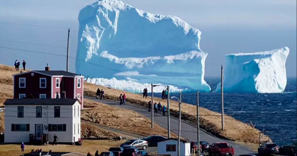 Un enorme bloque de hielo llegó a la costa de Terranova, Canadá: qué dicen los expertos sobre este fenómeno.