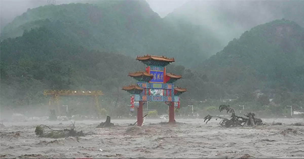 Pekín registra la mayor lluvia en 140 años tras el paso del tifón Doksuri