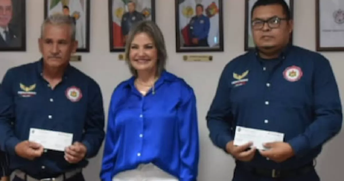 Reconocen como Bomberos del Mes a Miguel Fermín Vallejo y Régulo Chávez