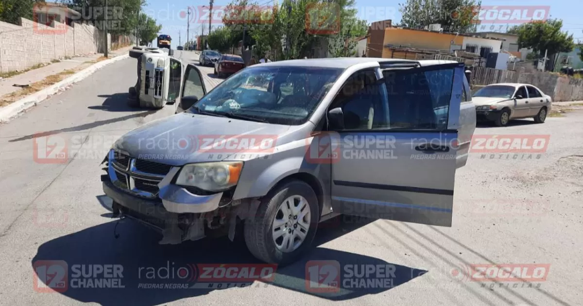 Vuelca camioneta tras ser impactada en Acuña