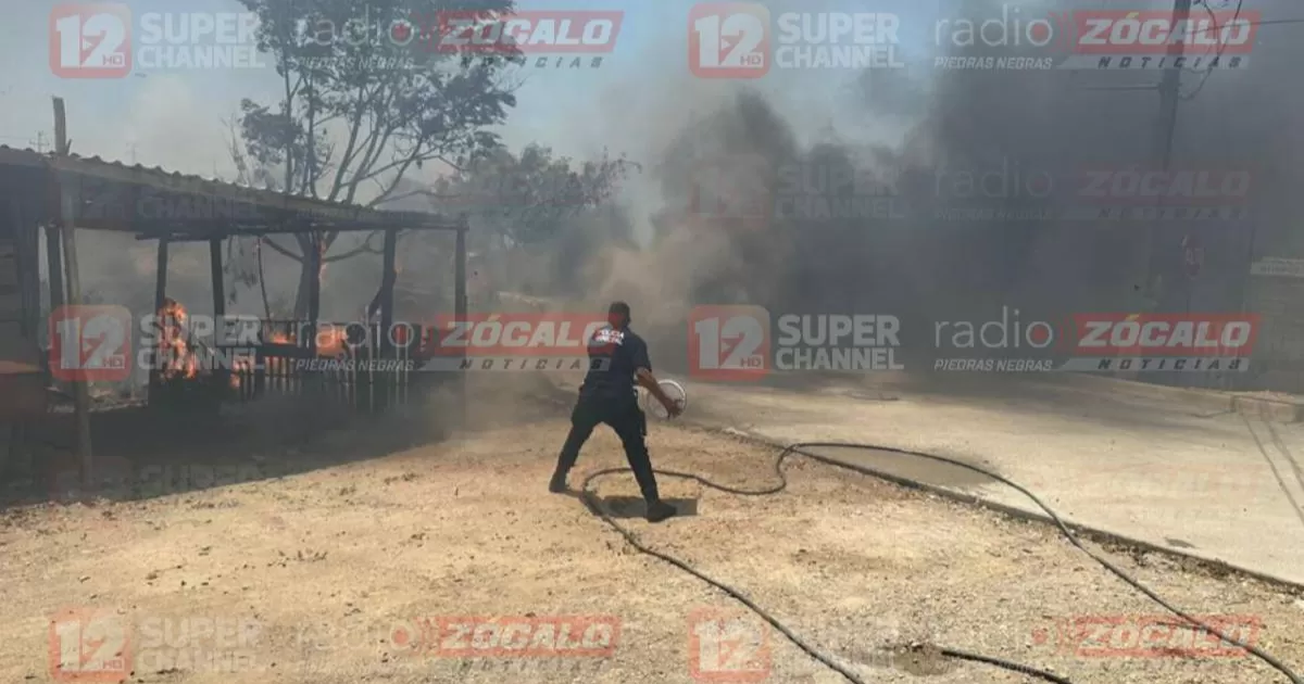 Auxilian policías municipales de Acuña en control de incendio