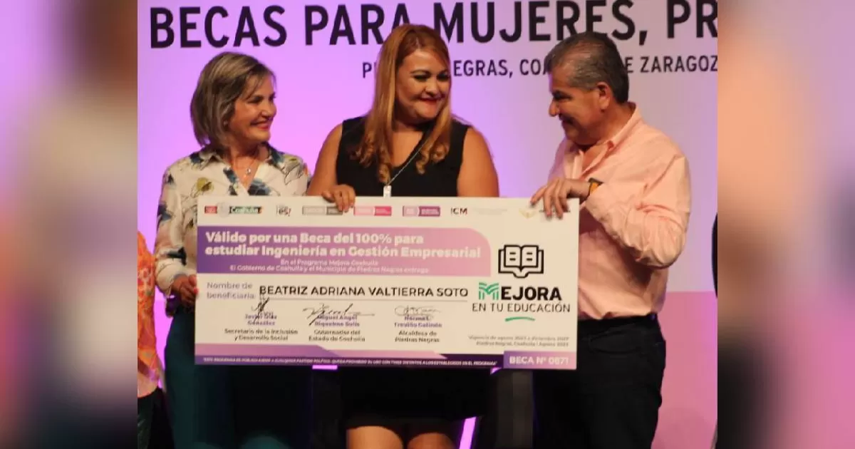 Entrega Miguel Ángel Riquelme Solís 1,170 becas a mujeres para preparatoria y licenciatura