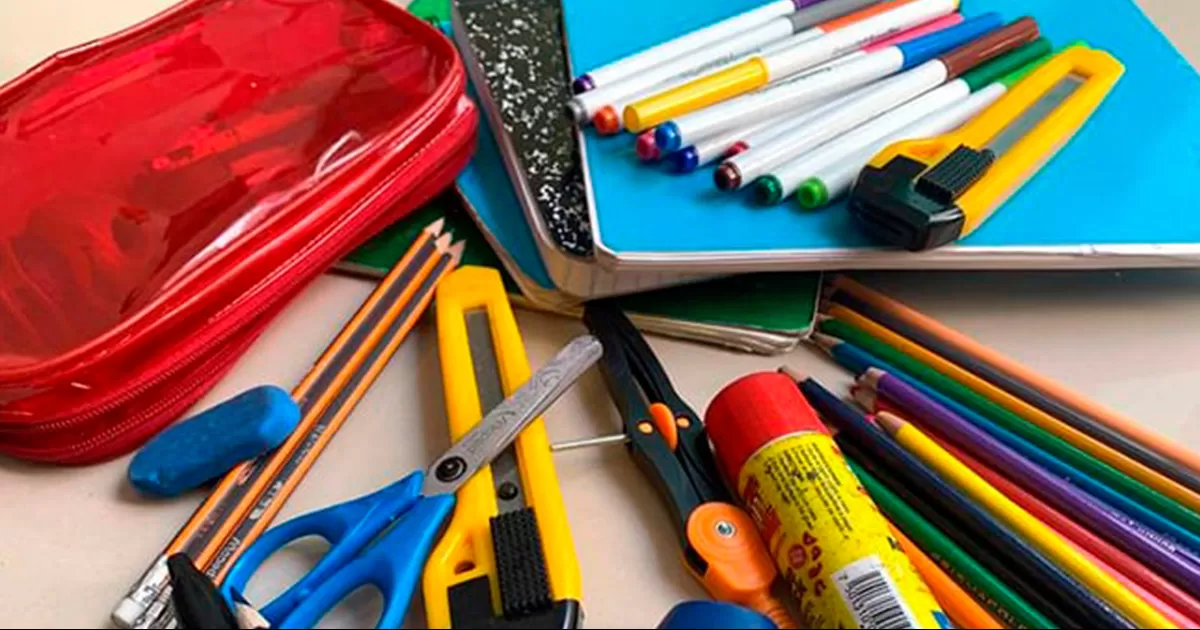 Ahora las largas filas en las oficinas de FONACOT desde temprano, son para salir adelante con los útiles.