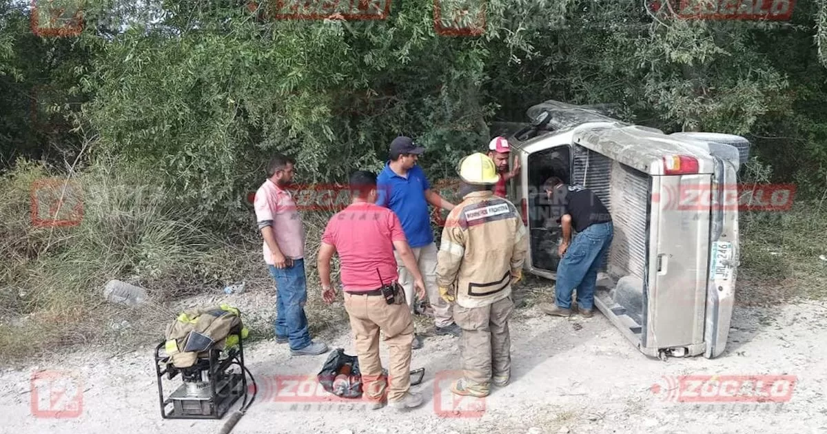 Fue rescatado por elementos de Protección Civil con las tijeras de la vida.
