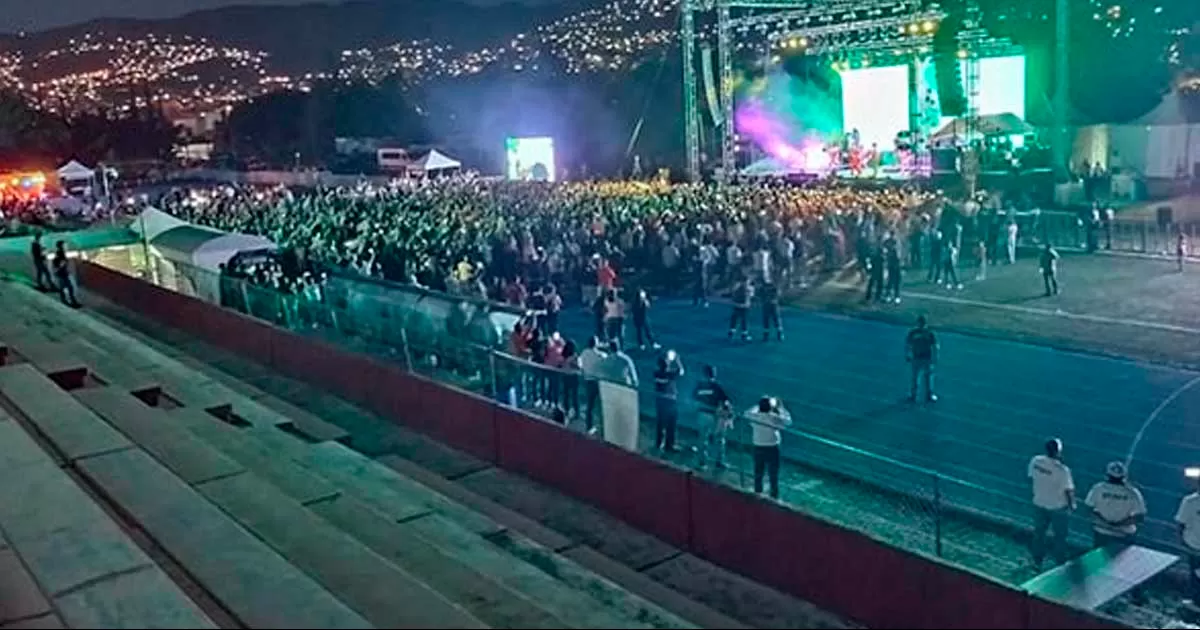 Hallazgo de granadas en Guerrero merma concierto de Belinda; poca gente y mucha seguridad