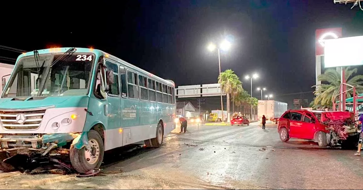 Aparatoso choque deja 3 lesionados en Sabinas