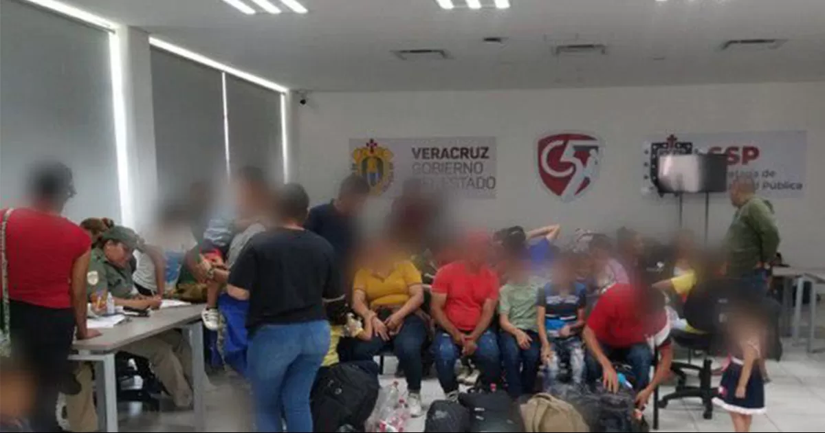 El INM los localizó en 9 camionetas que circulaban en caravana por Veracruz