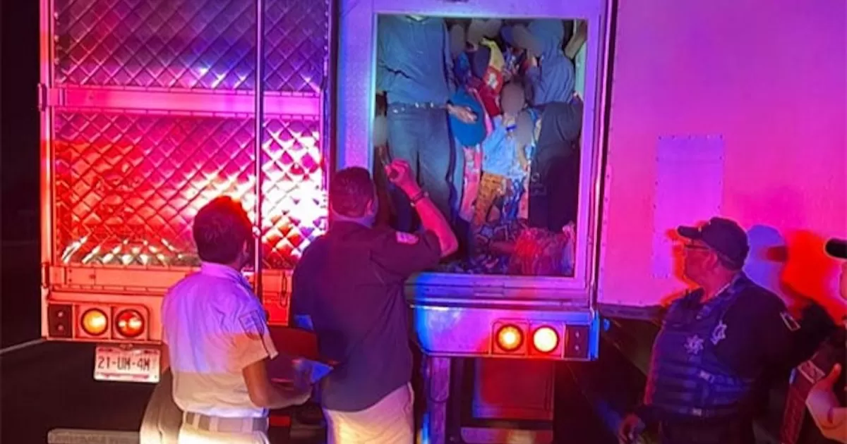 Autoridades de México rescatan a 231 migrantes de un tráiler en Puebla
