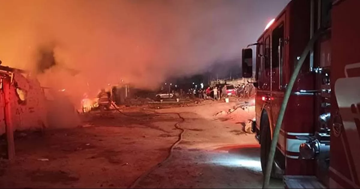 Incendio acaba con tres viviendas en Torreón