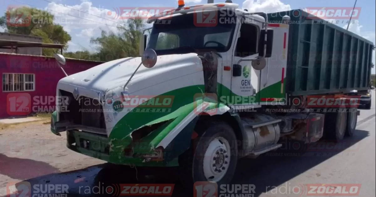 Se impactan camiones y ningún conductor acepta culpa en Acuña
