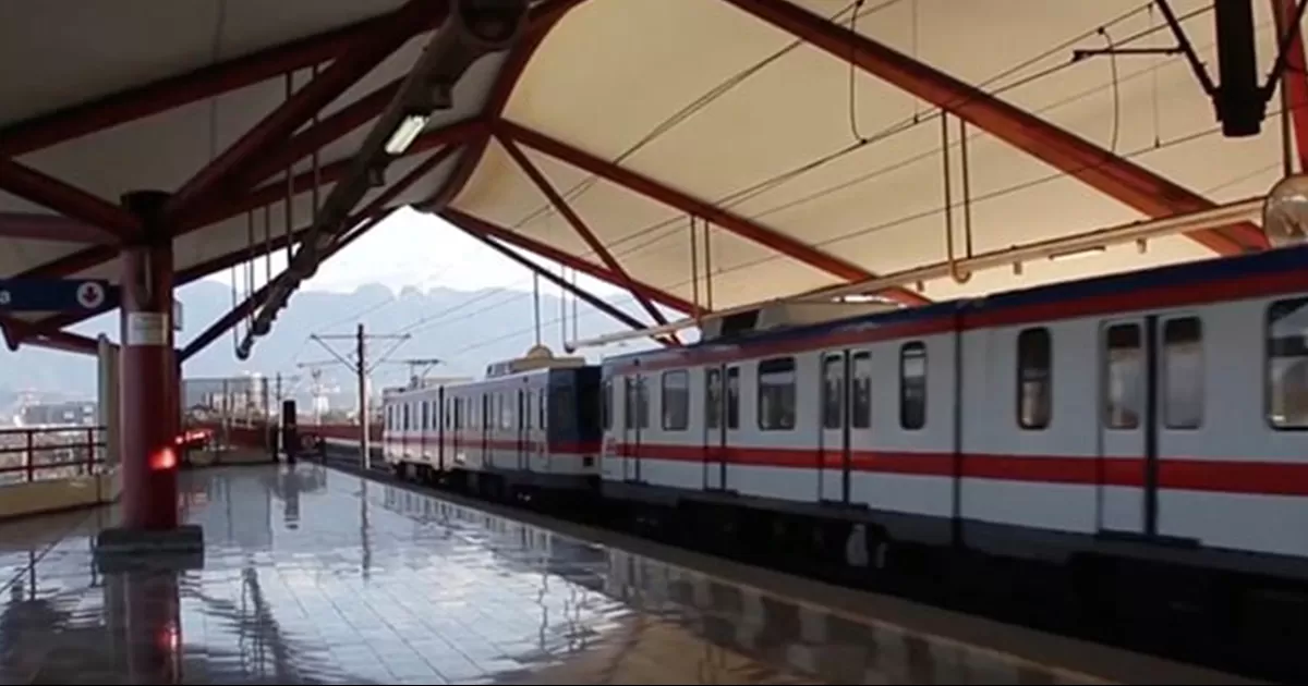 Joven se lanza desde la estación del Metro Félix U. Gómez en Monterrey; queda herida de gravedad