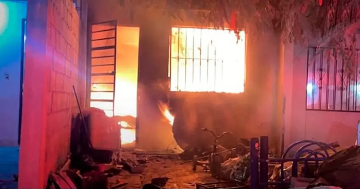 El siniestro ocurrió en García, donde vecinos de la colonia Valle de Lincoln comentaron que desde hace semanas les cortan el suministro por las noches