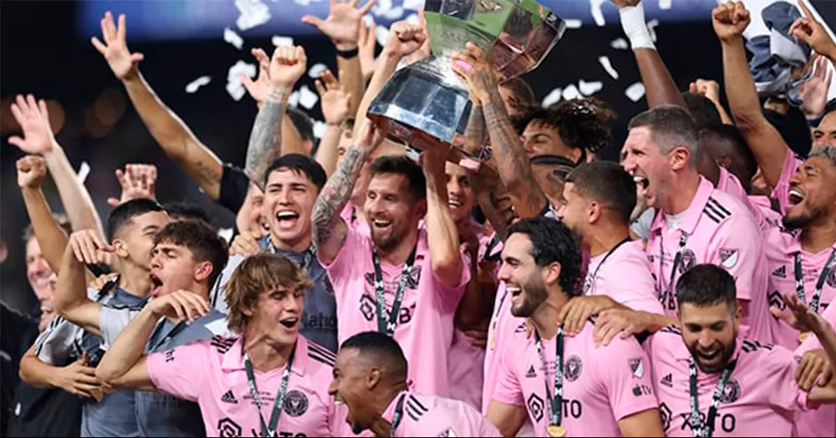 Messi, a los 23 minutos, pasando casi desapercibido, hizo un recorte sobre la media luna y mandó la pelota al ángulo del portero Elliot Panicco