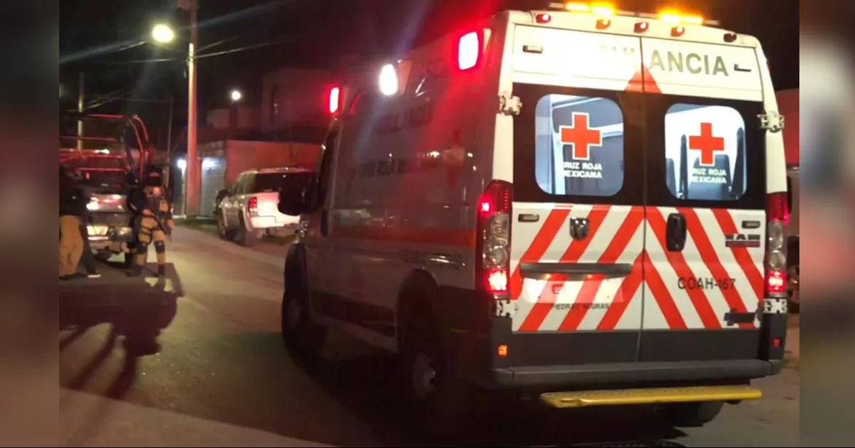 El afectado menciona que quiso salir con sus amigos; cuando iba caminando, un grupo de personas le salieron al paso y comenzaron a lesionarlo en varias ocasiones