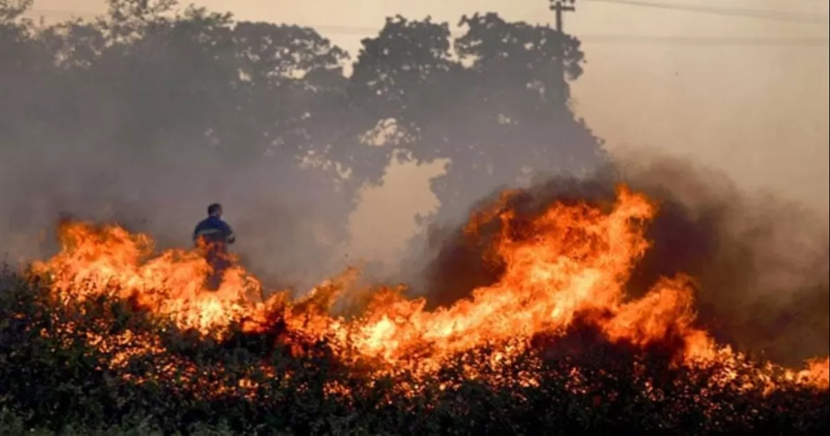 Tres personas mayores han sido hospitalizadas con problemas respiratorios debido al denso humo