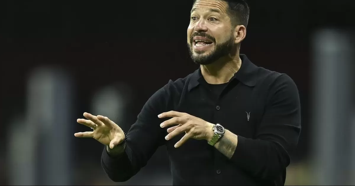 Benjamín Mora se marcha "contento" con el empate ante América y no cuestiona al VAR