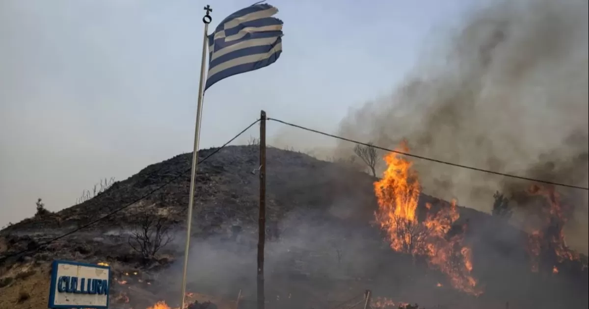 Reportan 20 muertos en nueva ola de incendios en Grecia