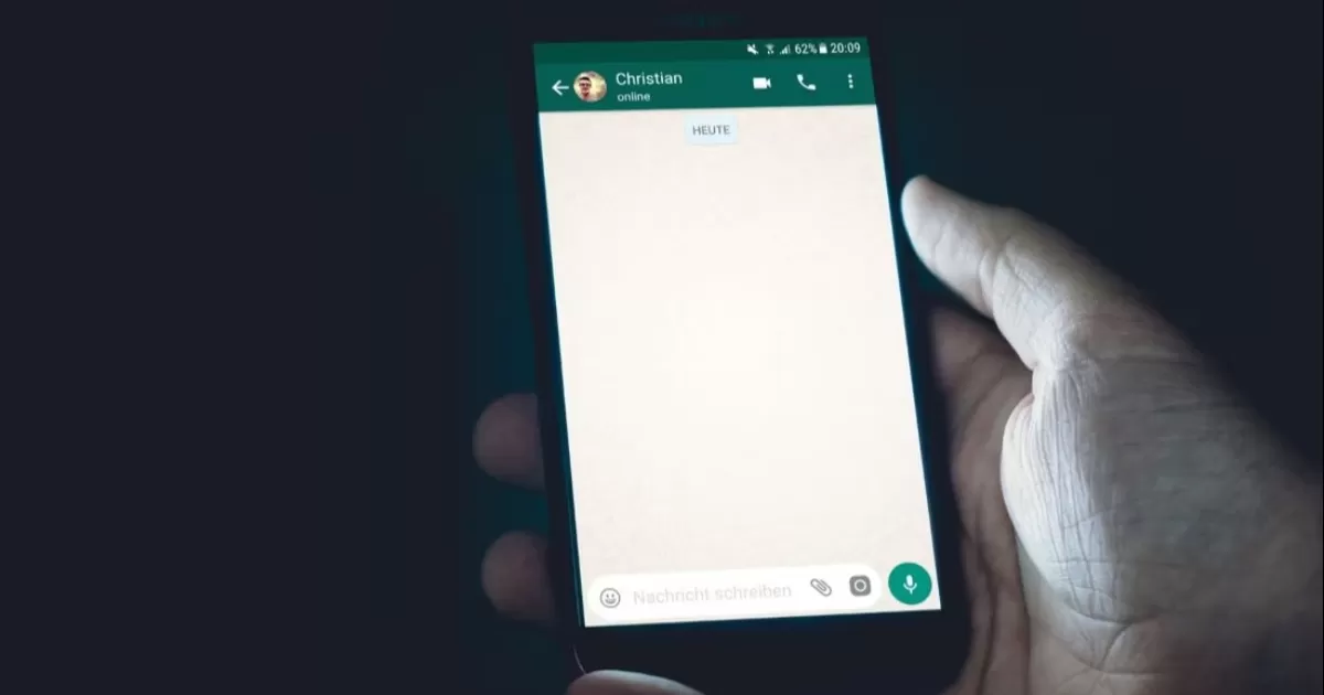 ¿WhatsApp te restringe por usar ciertas palabras en tus mensajes