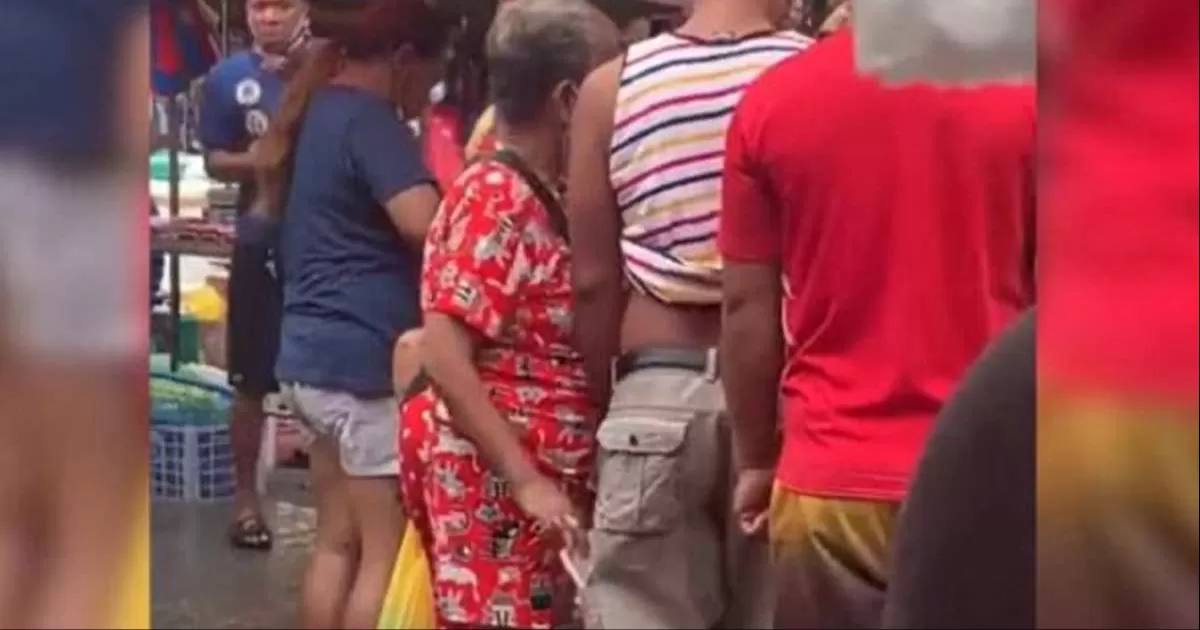 VIDEO: Mujer en pleno robo ¡la cacharon con las manos en la masa!