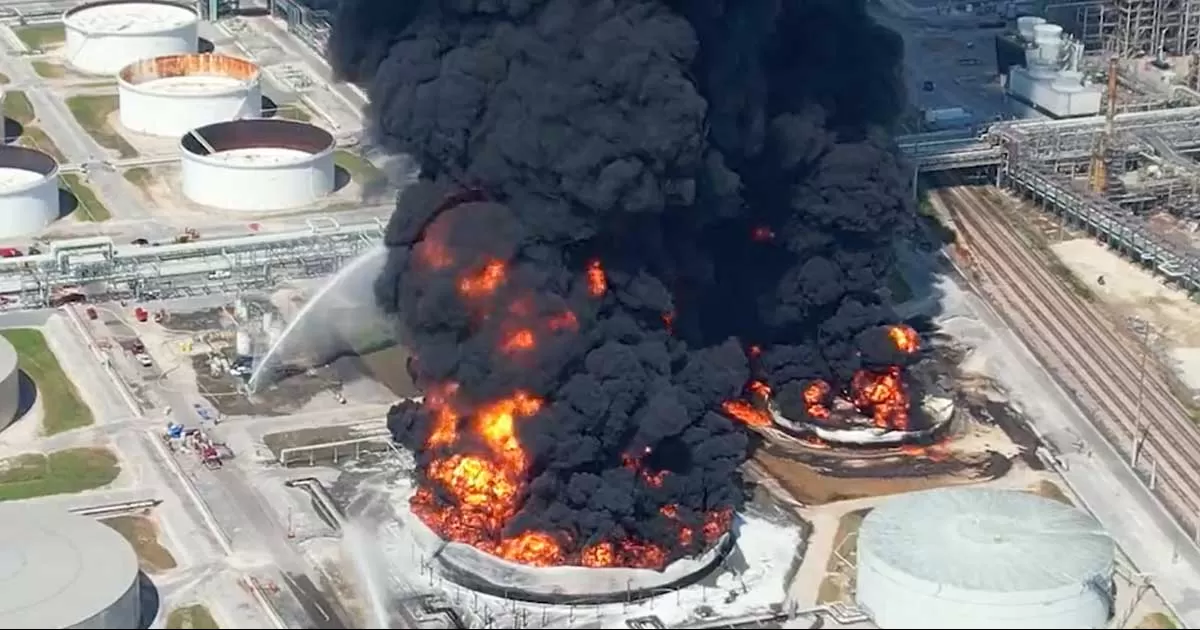 Testigos en Louisiana informaron haber visto una gran cantidad de humo saliendo de la refinería de Marathon Petroleum
