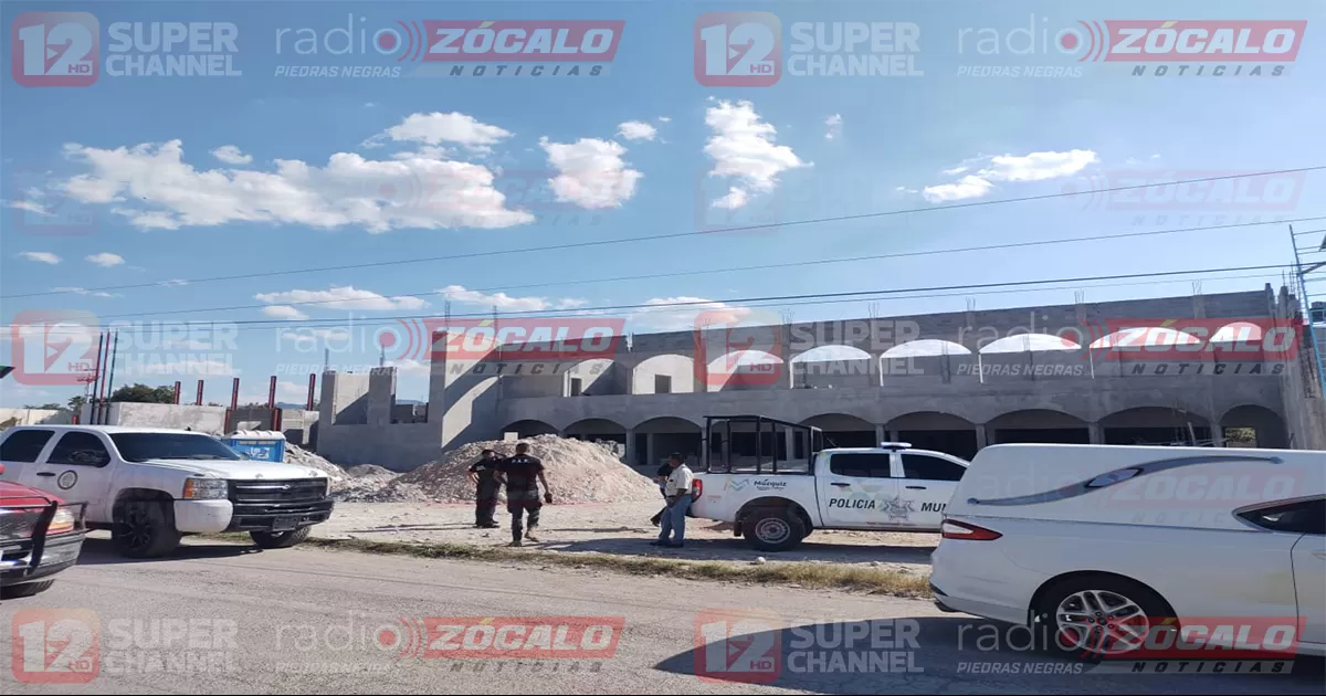 Cae al vacío de mas de 6 metros de alto y  el encargado de obra no les proporcionaba arneses para laborar