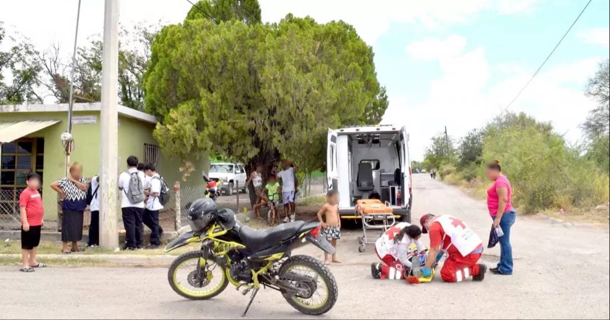 Autoridades registraron accidente vial que se registró la tarde de este martes entre un motociclista y un automovilista en la colonia Sección 5.