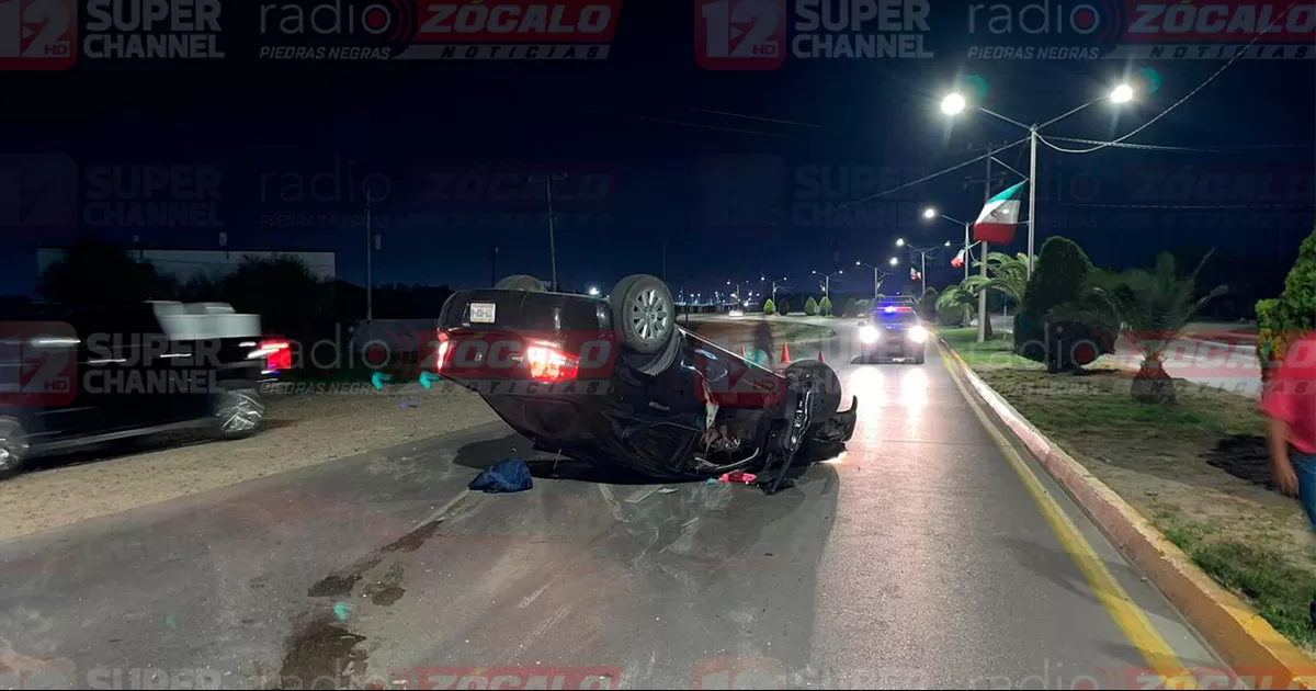 Sujeto choca y huye dejando su vehículo abandonado