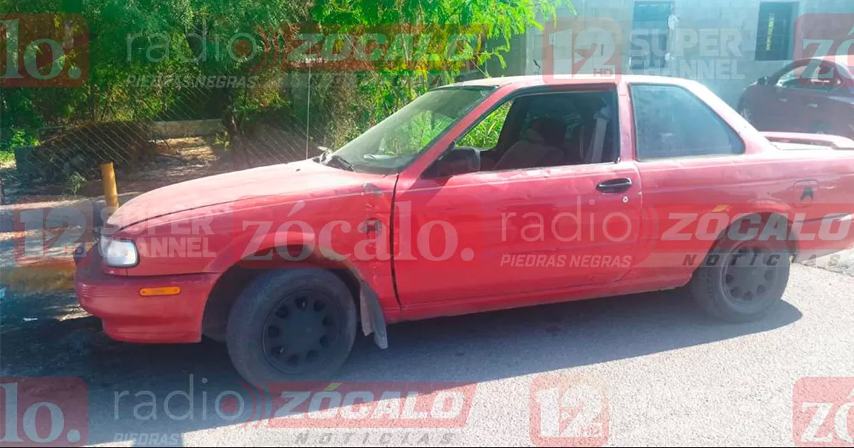 Se impacta camión de transporte con auto particular