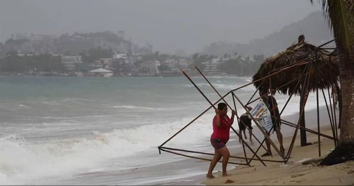 "Jova" se intensifica a huracán categoría 2; se esperan lluvias fuertes en Jalisco, Colima, Michoacán y Guerrero