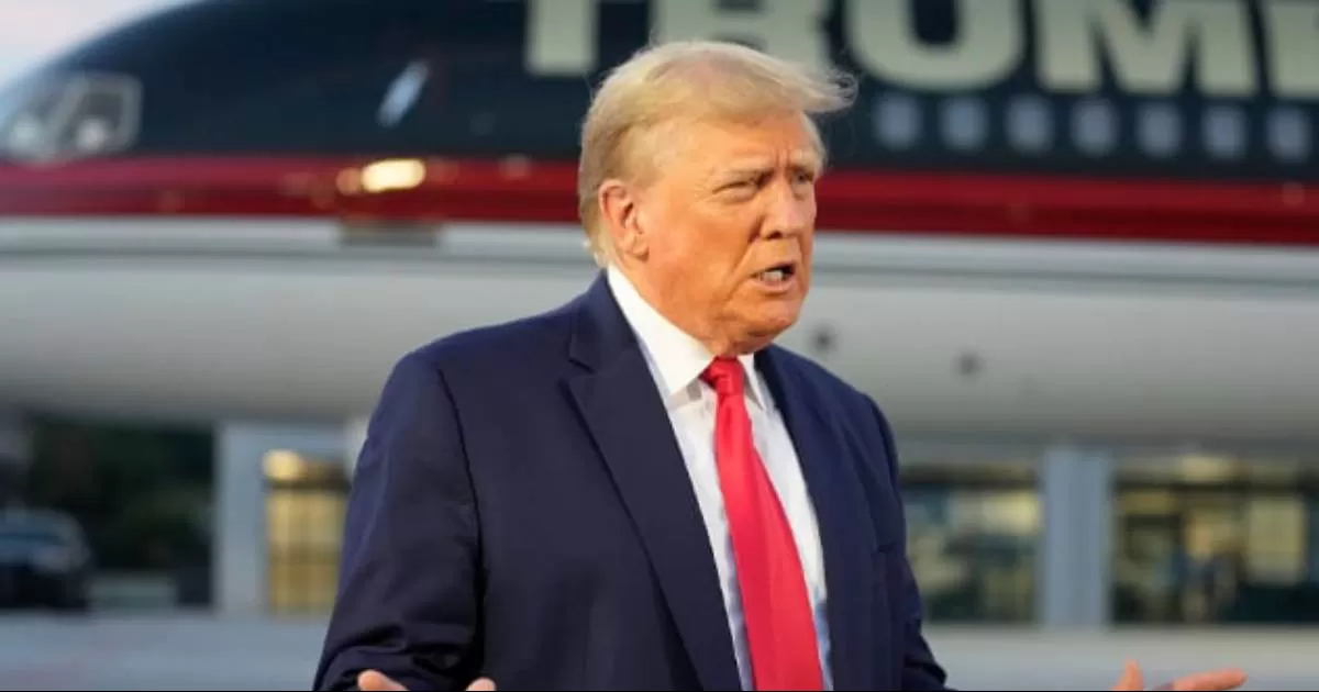 Evocan la 14va enmienda de la Constitución estadounidense que inhabilita electoralmente a cualquier persona que haya participado en actos de rebelión.