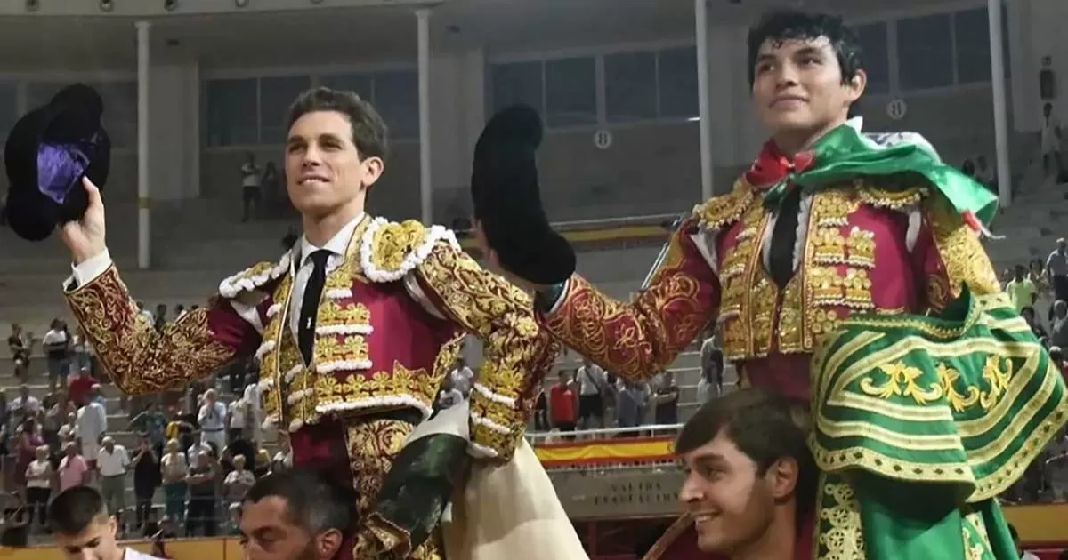 Isaac Fonseca corta tres orejas y sale en hombros en Navalcarnero, Madrid