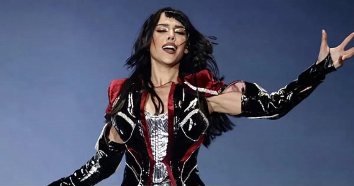 Cantará Danna Himno en batalla del ‘Canelo’; Divide opiniones