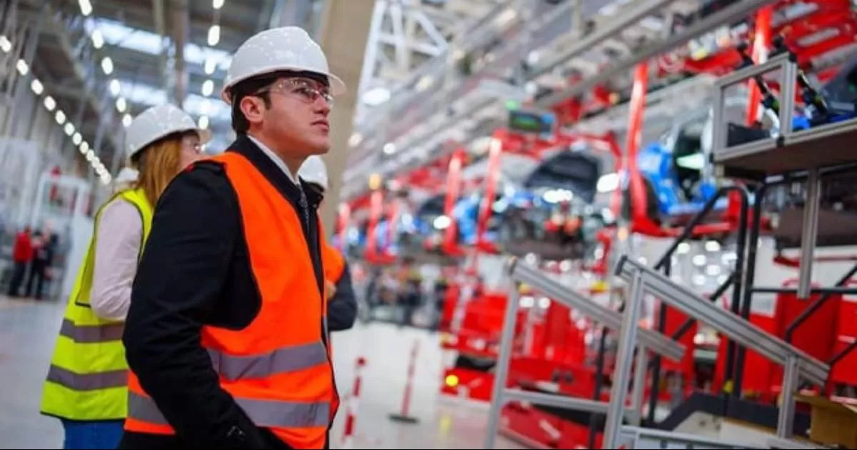 Revela libro biográfico de Musk intenciones de fabricar nuevo modelo en EU