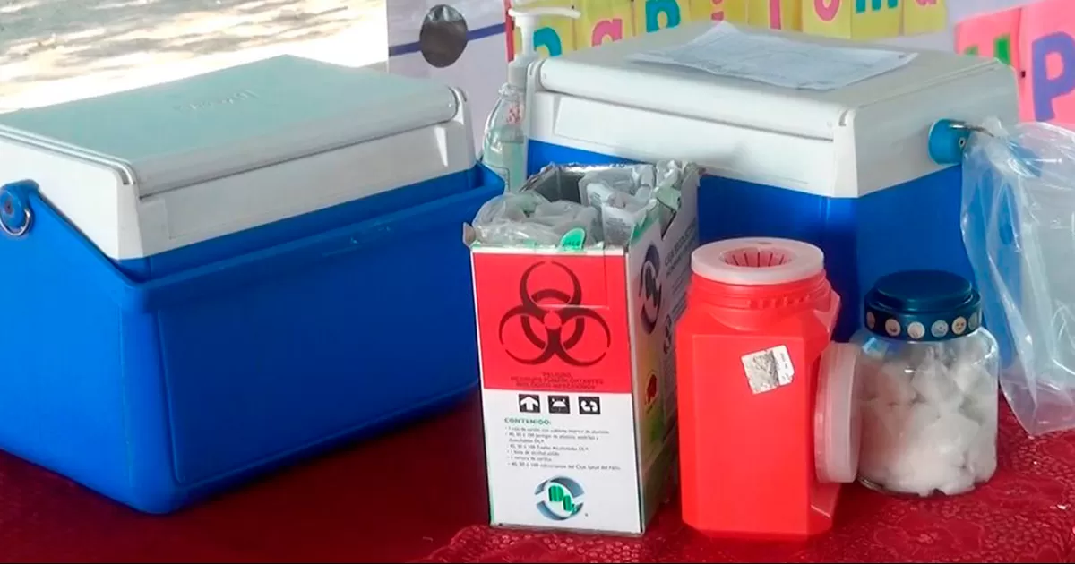 Se debe presentar autorización firmada por el padre, madre o tutor, junto a la copia de su credencial del INE y del CURP de la menor.