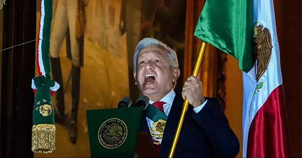 “¡Viva el amor, vivan los hermanos migrantes!”, grita AMLO en el Zócalo