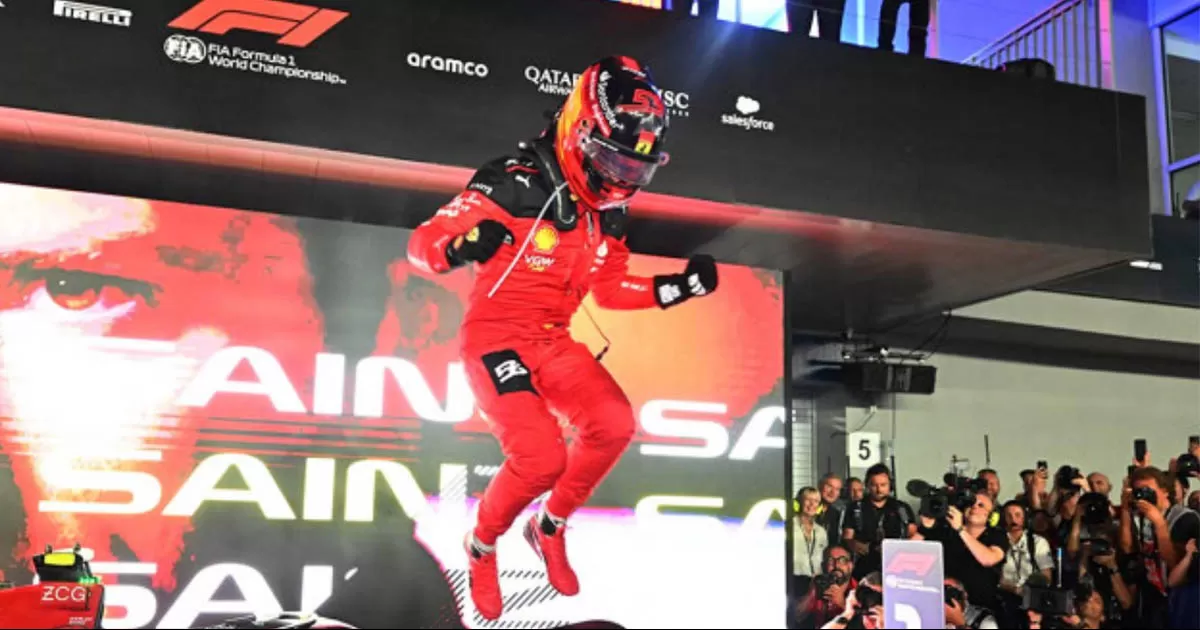 Carlos Sainz pone fin al dominio de Red Bull y gana en Singapur