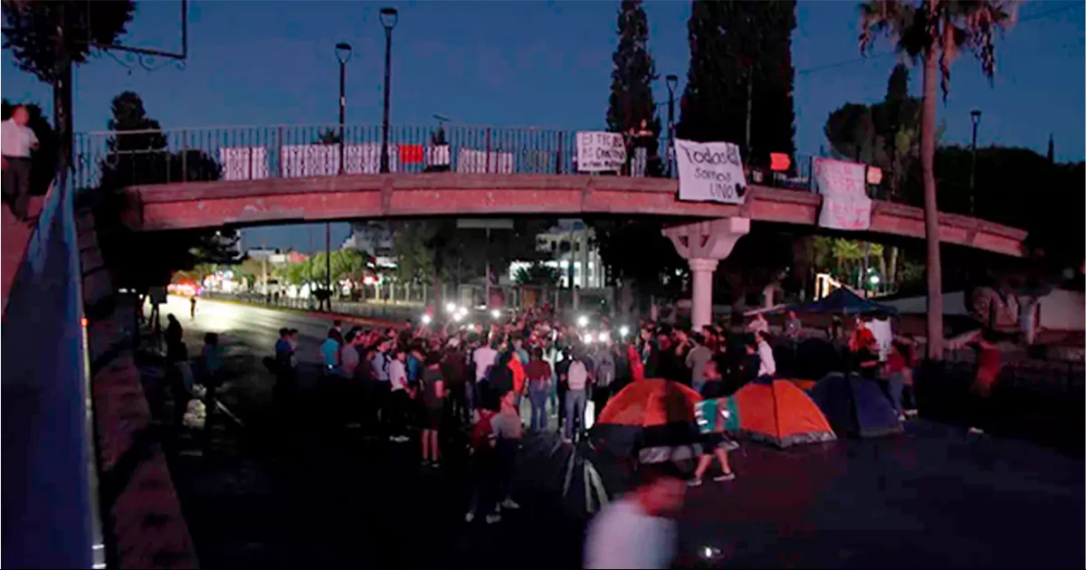 ¡Va para largo! Mantienen cerrado alumnos del Tecnológico de Saltillo el V. Carranza