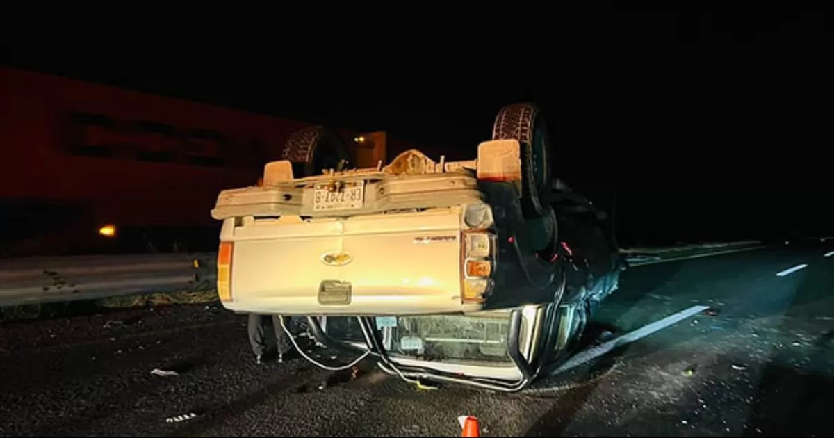 Las mujeres fueron trasladadas por los paramédicos al seguro social de Sabinas para su atención médica