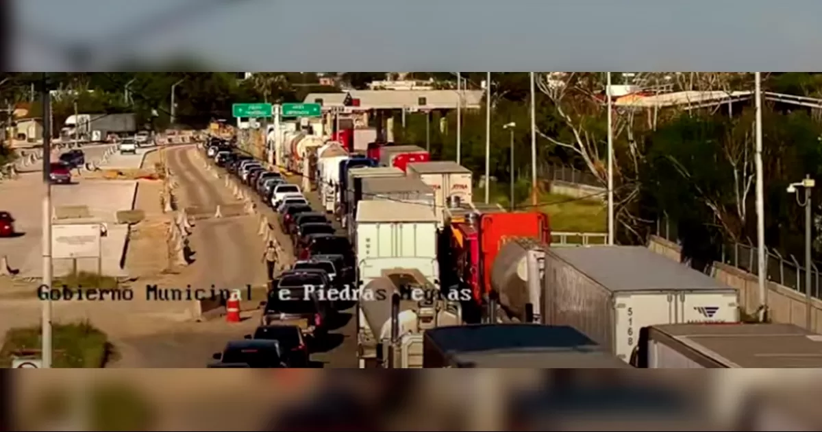 Aplican el operativo carrusel, para revisar que las bocacalles estén despejadas y un operativo de contraflujo en el libramiento Fausto Z. Martínez, en el sentido del estadio de la Sección 123 al centro comercial ubicado a la altura del Paso a Desnivel 1850, dejando los otros dos carriles a los tráileres.