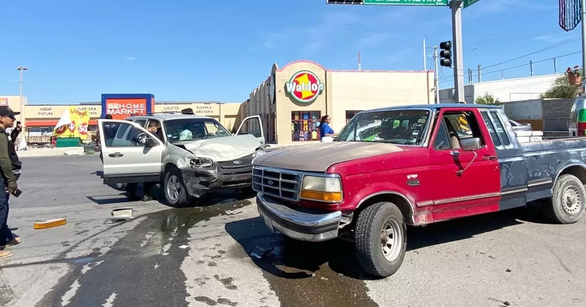 Resulta con heridas al participar en un choque frente a Plaza Inova.