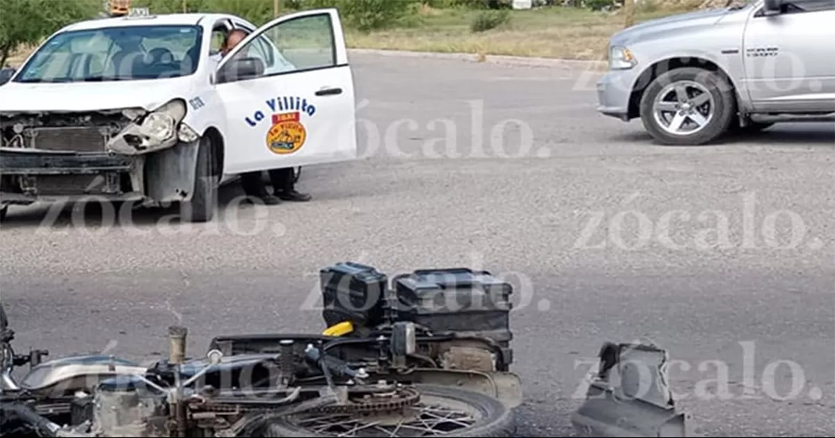 Choca chofer de Ecotaxi contra motociclista en Piedras Negras
