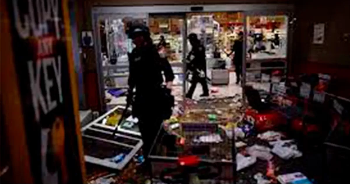 Golpean saqueos a Filadelfia; impera el desorden