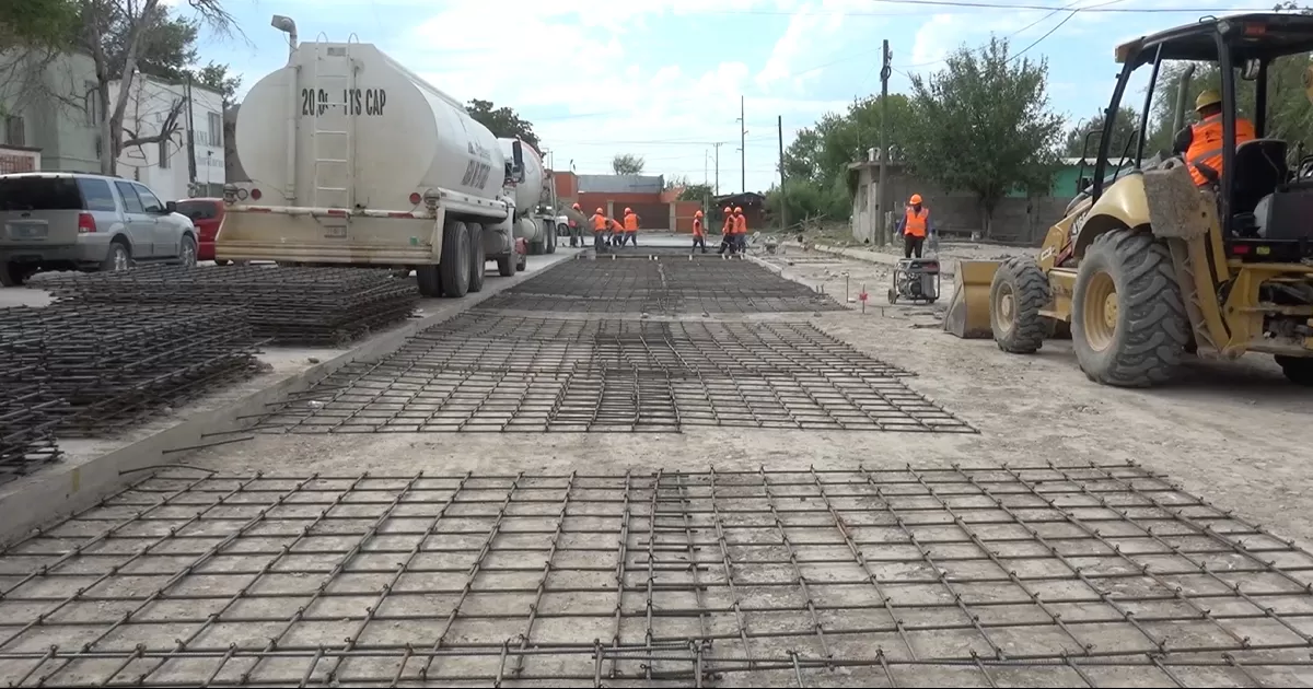 Avanza colado de concreto hidráulico en la calle Bonampak de las Argentinas