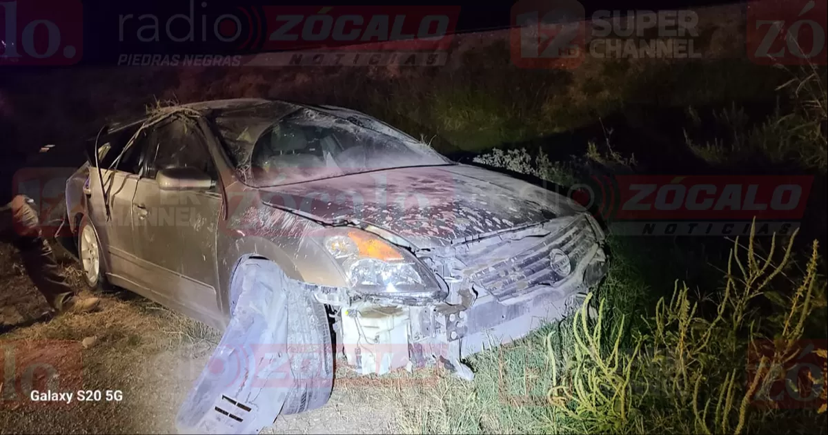 Destroza su auto en volcadura en carretera Nava-Morelos