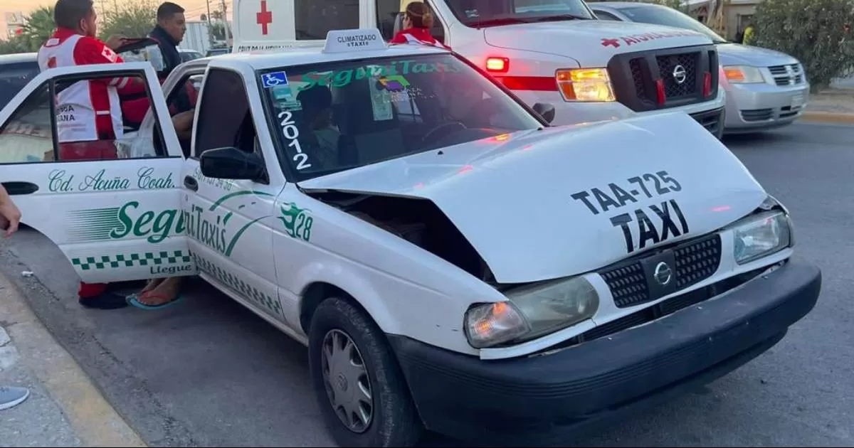 Se impacta taxi contra camioneta en Acuña