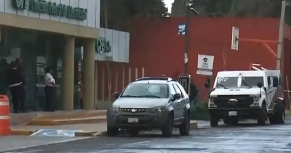 Un custodio y una abuelita que realizaba un pago en un cajero de la CFE resultaron lesionados durante una balacera que se derivó de un asalto