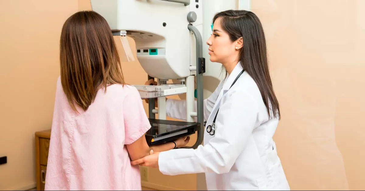 Esta estrategia se implementa todo el año, no solo en octubre que es cuando se refuerzan las acciones de concientización para la detección oportuna de cáncer de mama: doctor Iván Padilla.